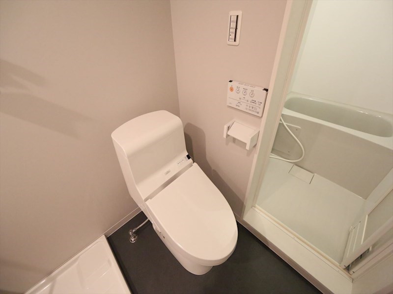 トイレ　温水洗浄暖房便座付トイレ　同仕様写真