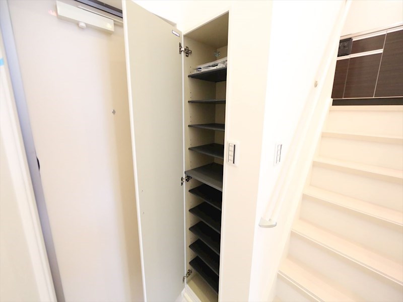 収納　玄関　シューズボックス付（収納充実してます）　同仕様写真