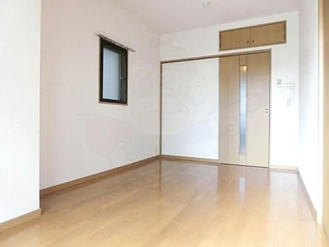 居室・リビング　家具の配置がしやすいお部屋です。