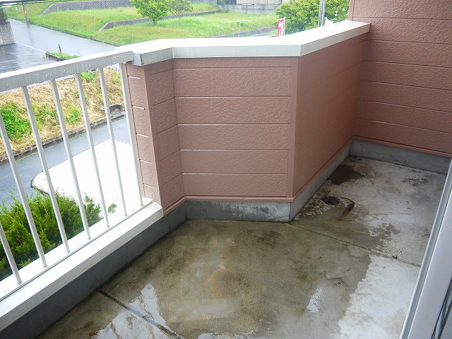 バルコニー　陽当たり良好なバルコニーです