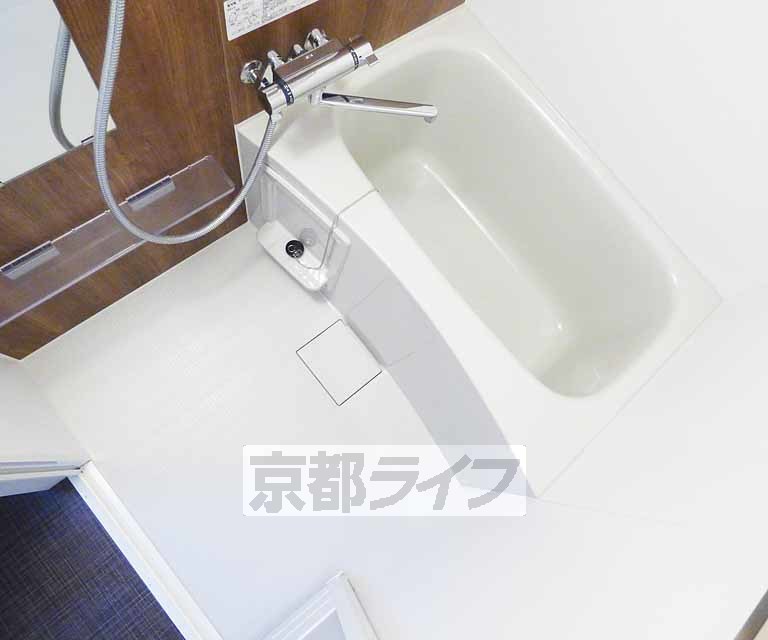 バス・シャワールーム　ゆったりくつろげるお風呂です。