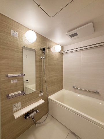 バス・シャワールーム　浴室乾燥機付きバスルーム