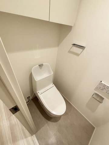 トイレ　温水洗浄便座