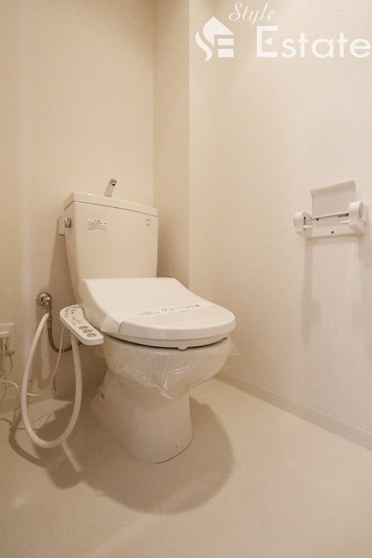 トイレ　温水洗浄便座