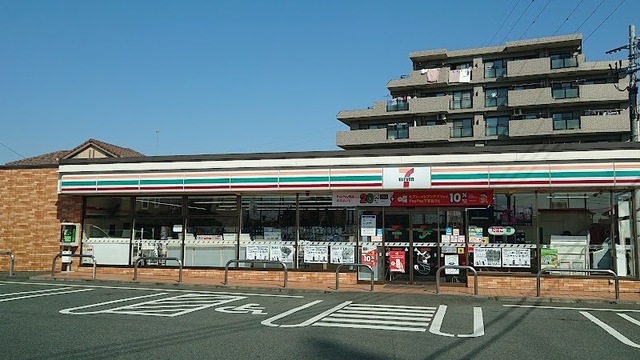 コンビニ　セブンイレブン横田基地前店（コンビニ）まで554m