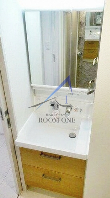 洗面設備　独立洗面台です。