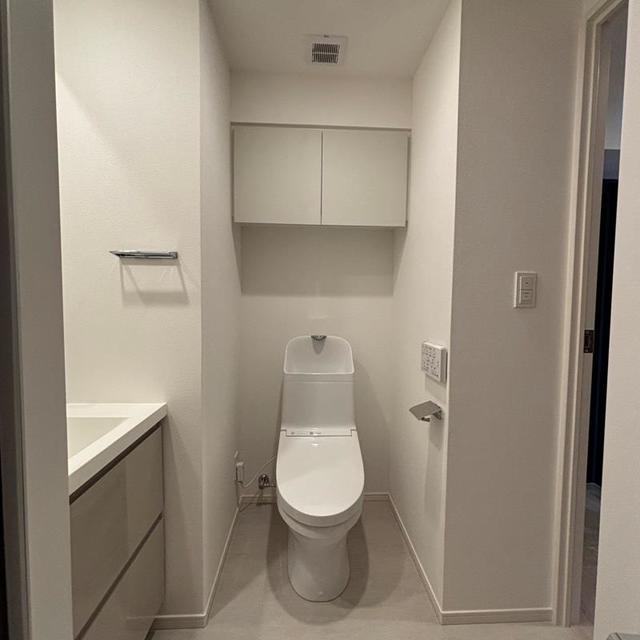 トイレ　※写真は同タイプ住戸です。