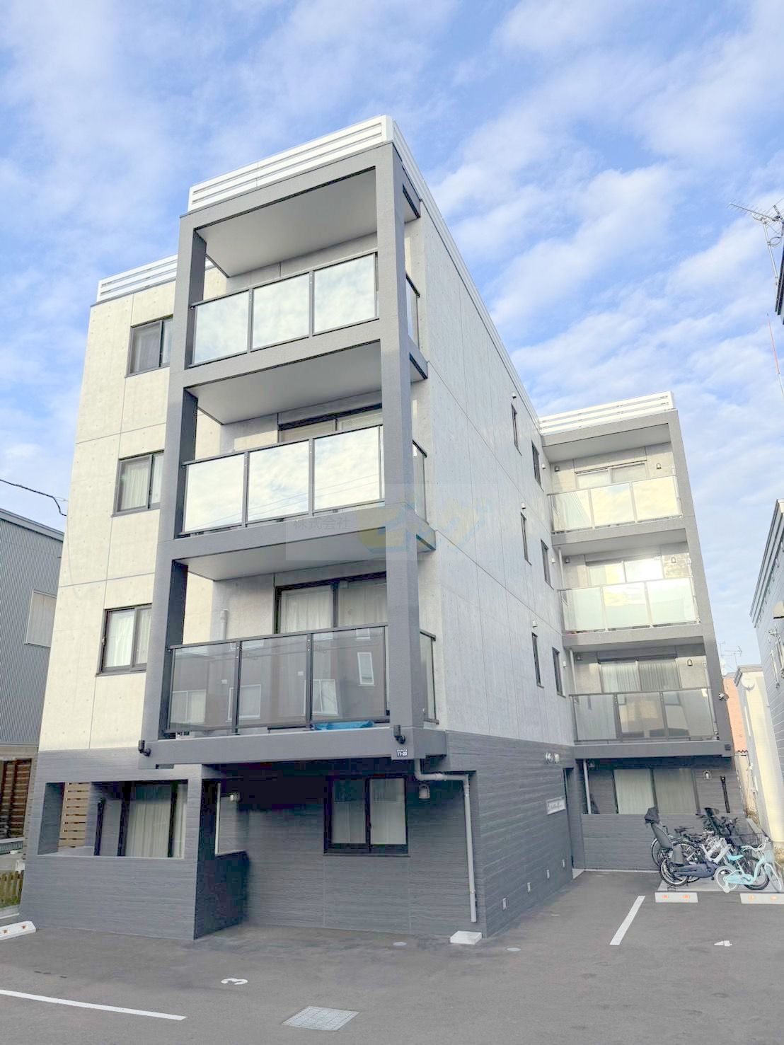建物外観　ガス定額制物件で光熱費がお得なデザイナーズ仕様のお部屋です♪