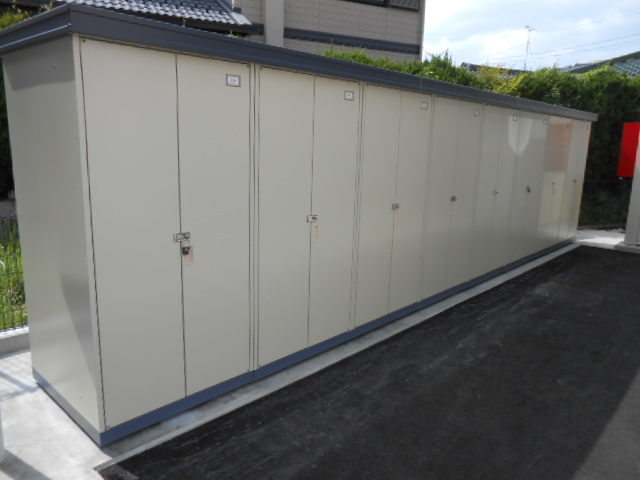 その他設備　各戸個別の屋外物置完備（冬用タイヤ等収納可能）