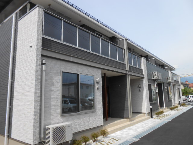 建物外観　サンルーム・玄関側を南西方向より撮影