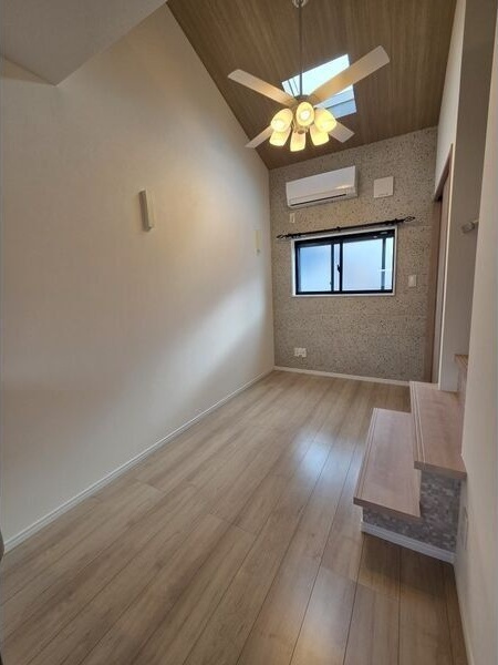 居室・リビング　※写真は同じマンションの違う部屋のものになります。