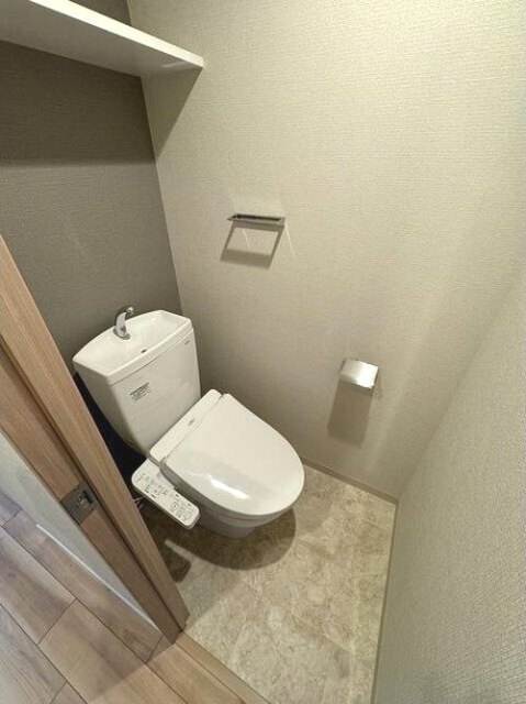 トイレ　温水洗浄便座付きです
