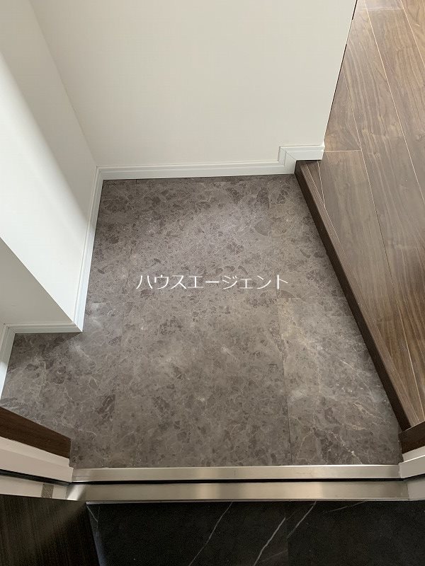 玄関　玄関です。※別号室参考画像