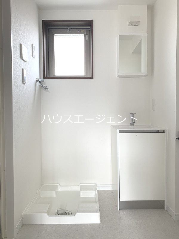 洗面設備　明るい洗面。※別号室参考画像