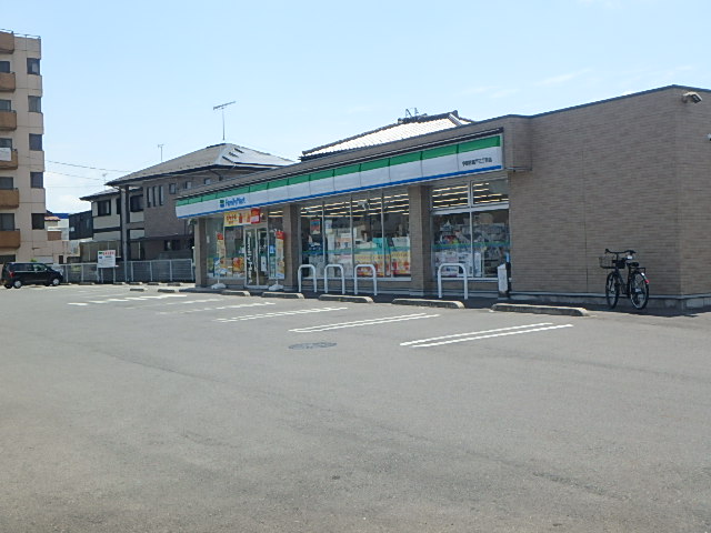 コンビニ　ファミリーマート（コンビニ）まで380m