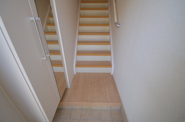 玄関　収納付玄関