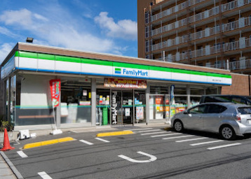 コンビニ　ファミリーマート 練馬上石神井四丁目店（コンビニ）まで518m