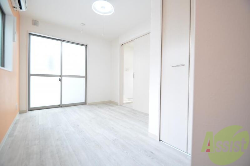 居室・リビング　白を基調にした明るいお部屋です