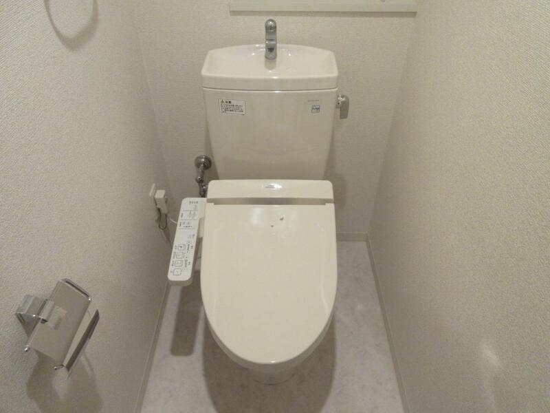 トイレ　ウォシュレット付き