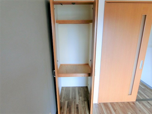 収納　写真は同建物の別部屋を参考に掲載しております。