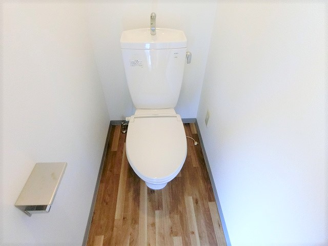 トイレ　写真は同建物の別部屋を参考に掲載しております。