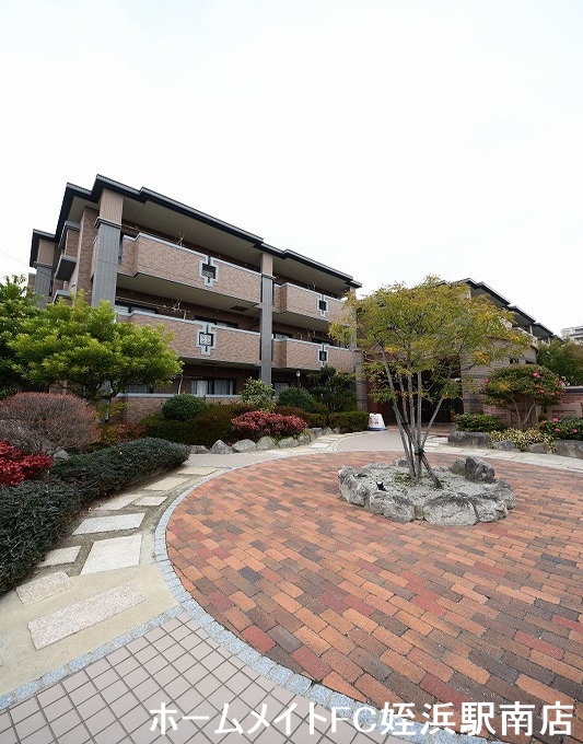 建物外観　★全戸南向き♪都市ガス使用♪宅配ボックス有り♪★