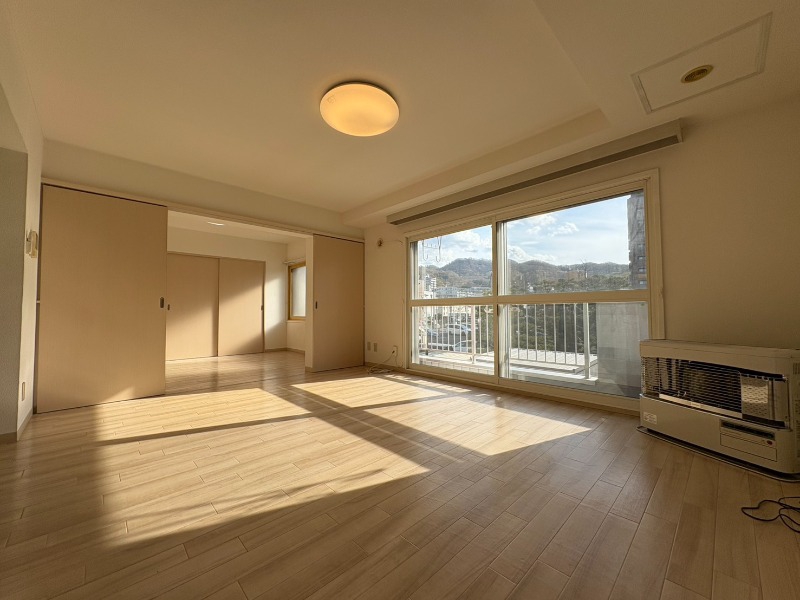 居室・リビング　広くてキレイなお部屋が広がっていて、充実した生活が送れそう。