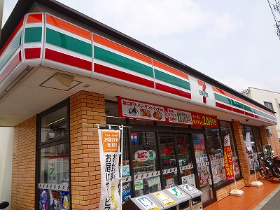 コンビニ　セブンイレブン（コンビニ）まで741m
