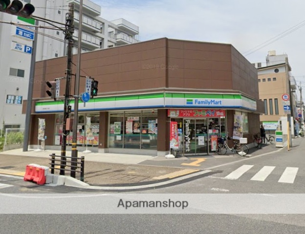 コンビニ　ファミリーマート（コンビニ）まで988m