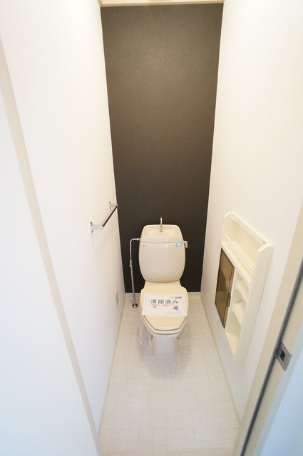 トイレ　別号室のお写真です。