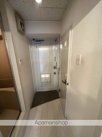 地下鉄南北線 北１８条駅 徒歩4分 9階建 築43年の玄関写真