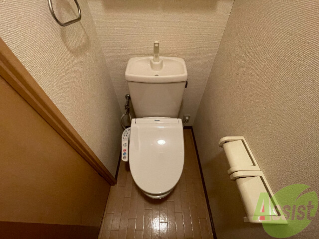 トイレ　ウォシュレット付。オシリに優しい設備です。
