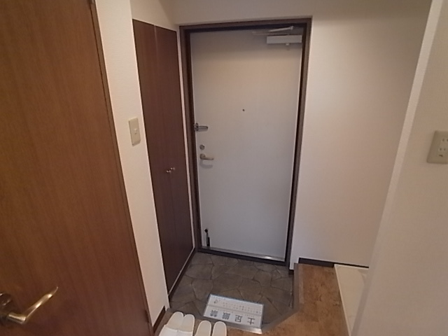 べステック・南塚口の玄関写真