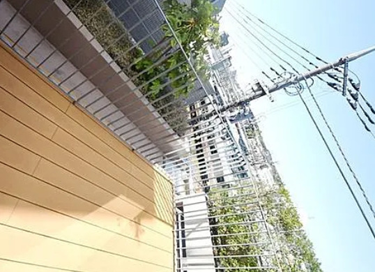 バルコニー　別部屋の画像を使用しております。