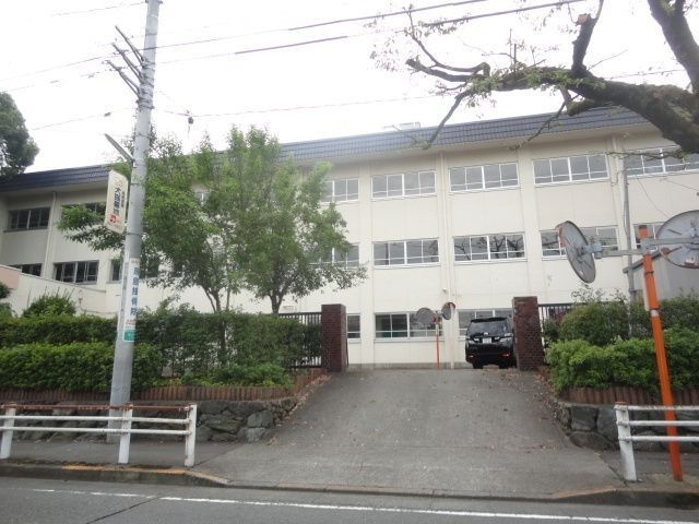 小学校　八王子市立浅川小学校（小学校）まで524m