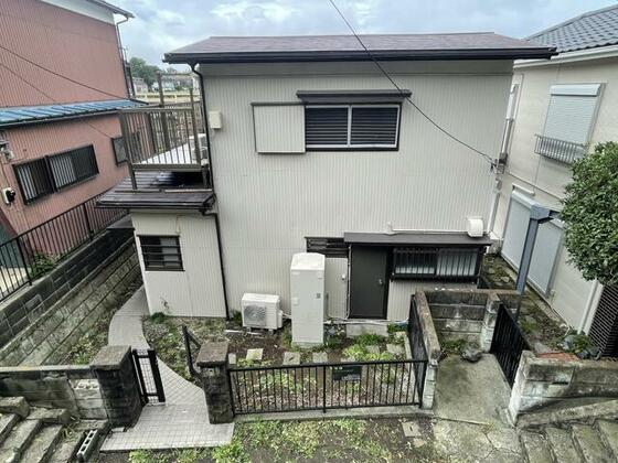 建物外観　岡村富士見坂バス停徒歩１分の好立地。上大岡駅とのアクセスもよ