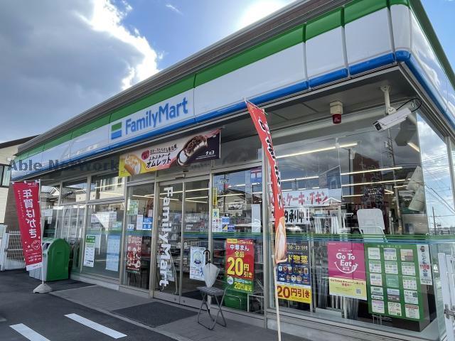 コンビニ　ファミリーマート太子二丁目店（コンビニ）まで595m