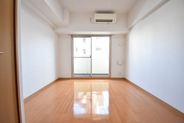 ONE ROOF FLAT TENJINBASHIの居間写真