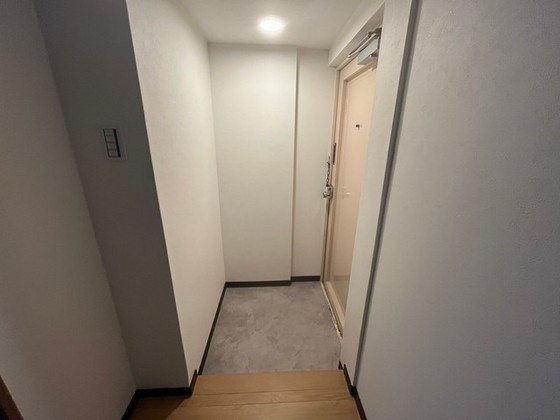 玄関　※別号室の写真となります