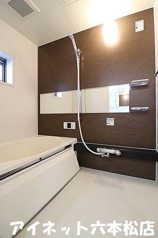 バス・シャワールーム　一日の疲れを癒しましょう。