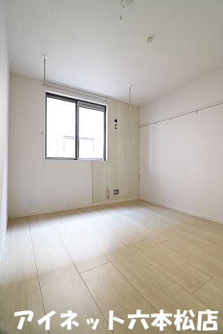 その他部屋・スペース　こちら寝室にいかがでしょうか。