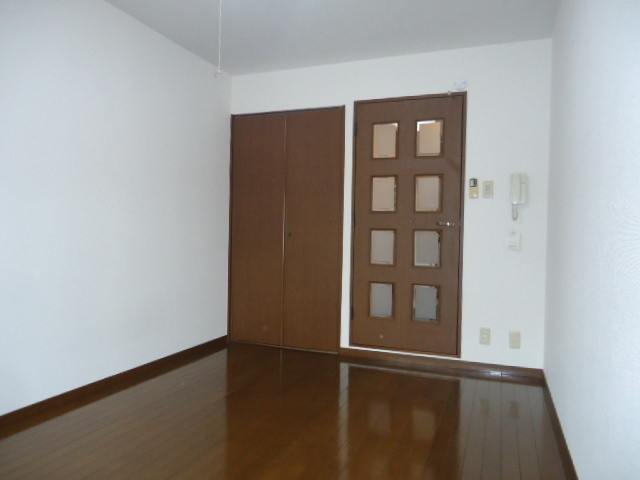 居室・リビング　明るいお部屋でゆったりとした生活を
