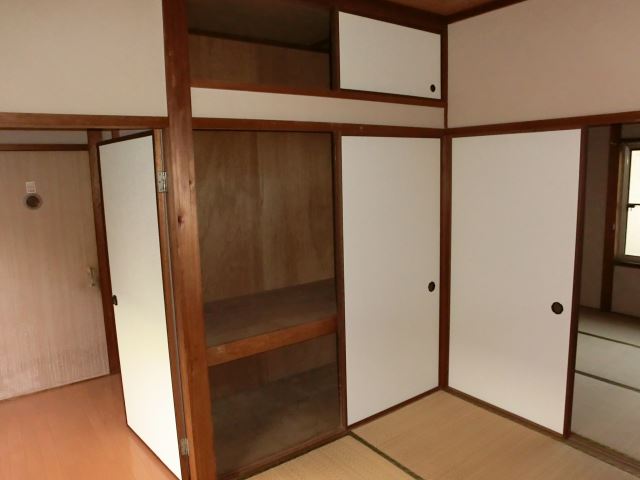 収納　天袋を備えた収納スペースです。