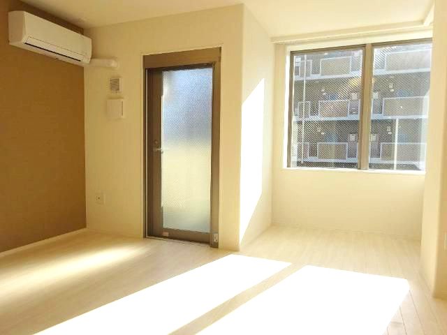 ＪＲ内房線 浜野駅 徒歩2分 4階建 築9年の居間写真