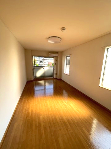 居室・リビング　イメージとして同建物他部屋を表示しています