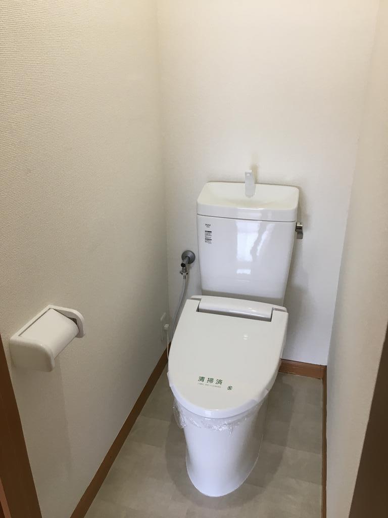トイレ　暖房便座付トイレ。
