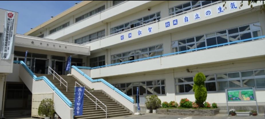 中学校　伊奈町立伊奈中学校（中学校）まで616m