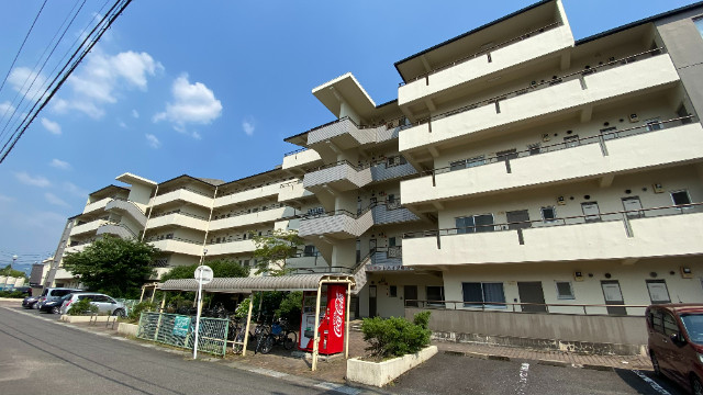 美濃加茂市川合町のマンションの建物外観