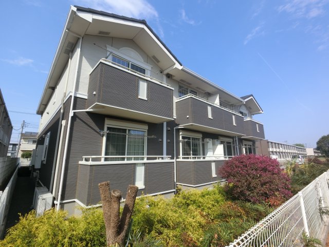 成田市本城のアパートの建物外観