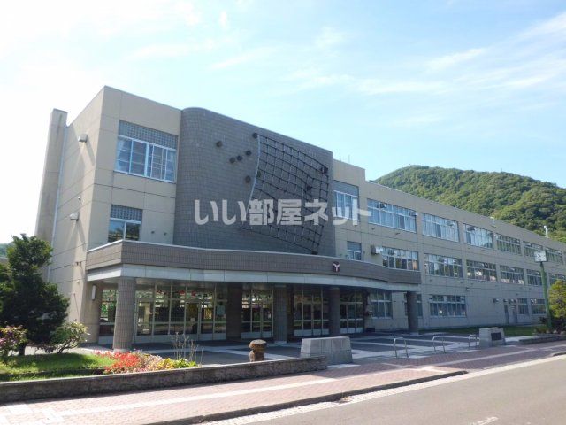 【札幌市中央区南二十五条西のマンションの中学校】